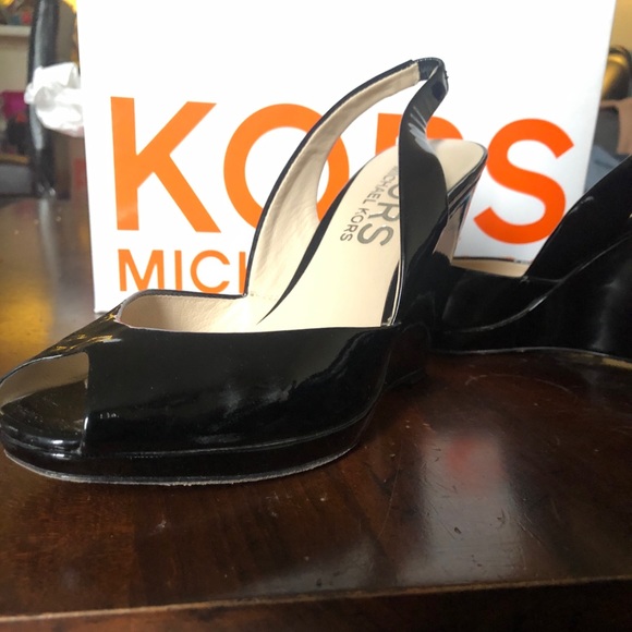 Michael Kors Black Patent Leather Wedges size 7 - Picture 4 of 4